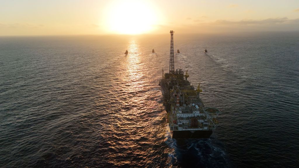 Oil Shock From U.S.–Iran Conflict Lifts Brazilian Energy Stocks, Tests Inflation Outlook