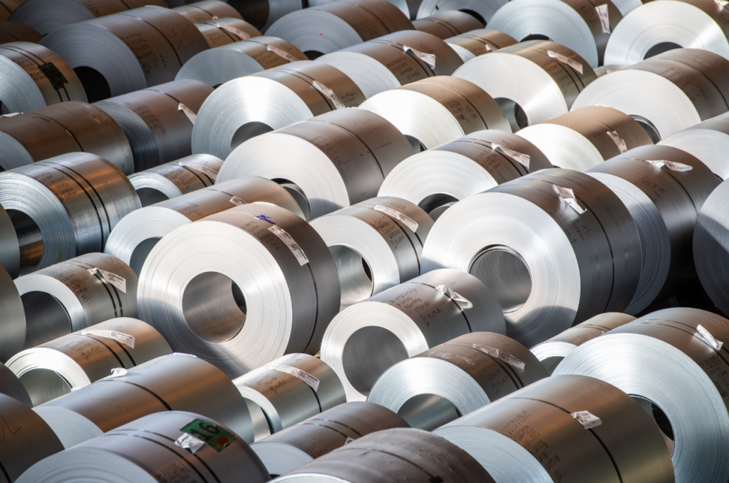 UPDATE: Usiminas 3Q25: R$3.5 billion impairment drives loss, but deleveraging gains momentum