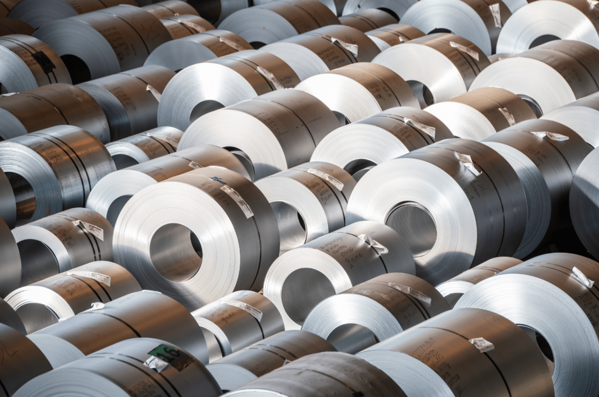 UPDATE: Usiminas 3Q25: R$3.5 billion impairment drives loss, but deleveraging gains momentum