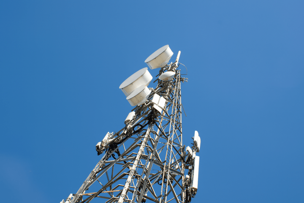 TIM partners with IHS to build up to 3,000 towers and expand mobile coverage