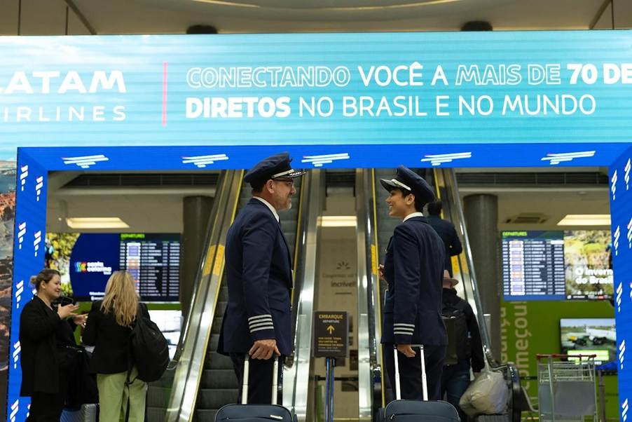 LATAM offers up to R$160,000 hiring bonus to recruit pilots for new Embraer jet