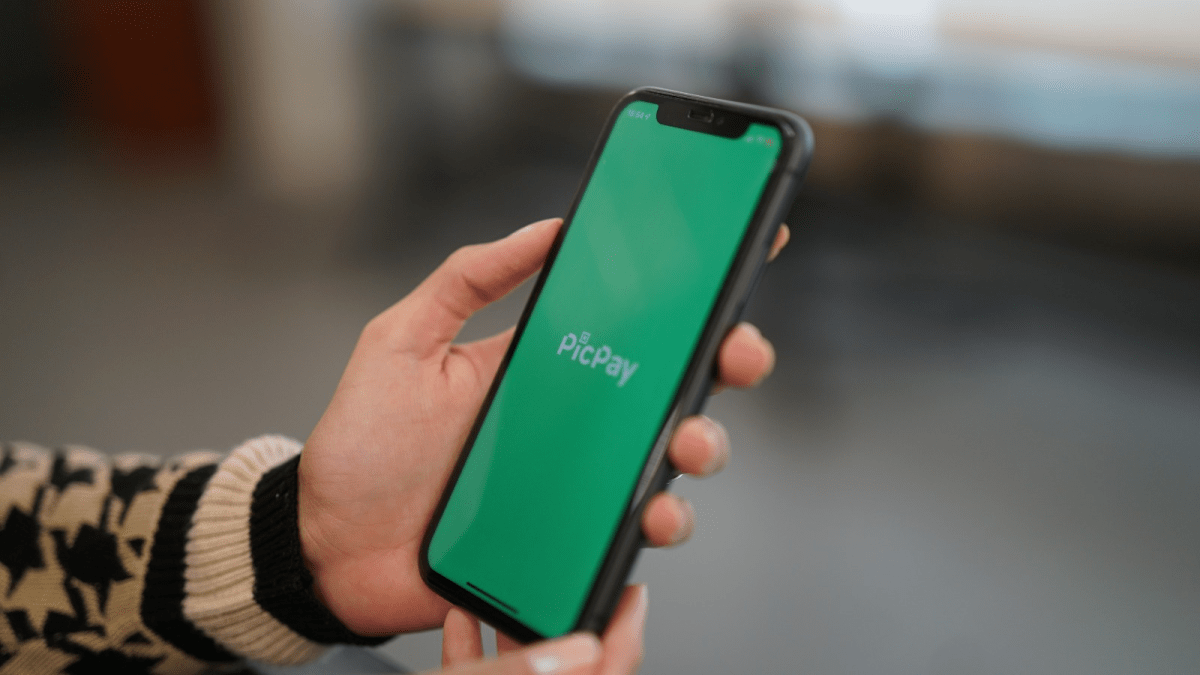 PicPay expands beyond finance with in-app delivery deal