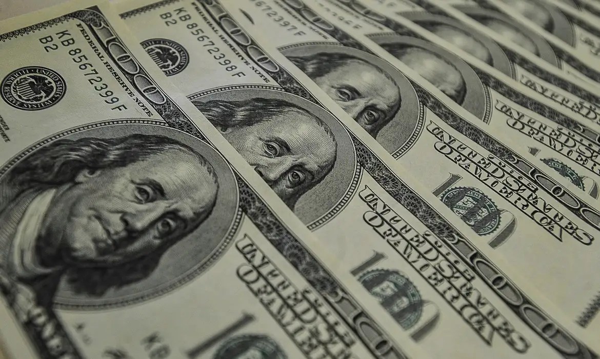 Dollar Ptax Falls to R$5.09, Two-Year Low