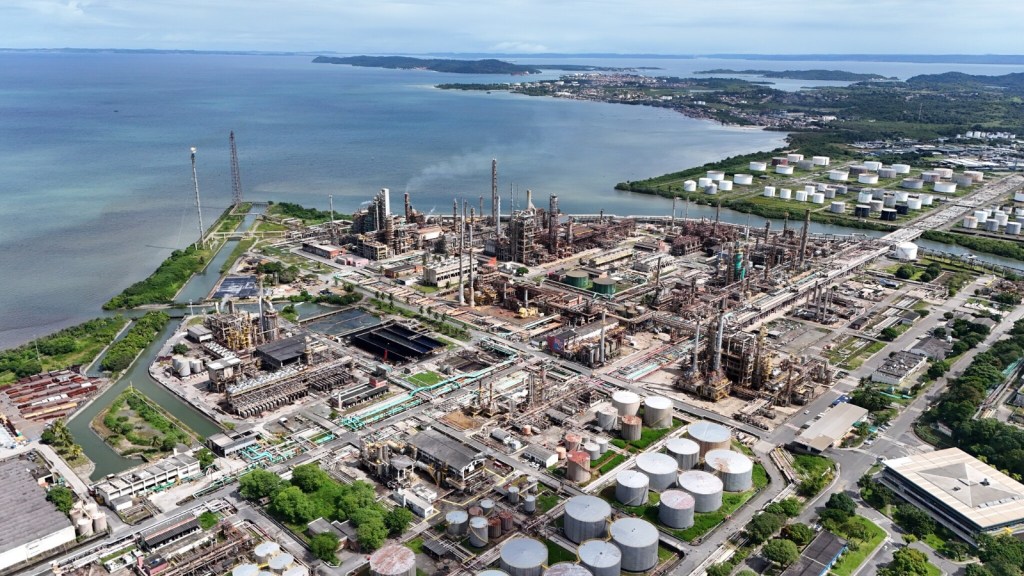 Acelen Closes $1.1 Billion Package for Bahia SAF Project