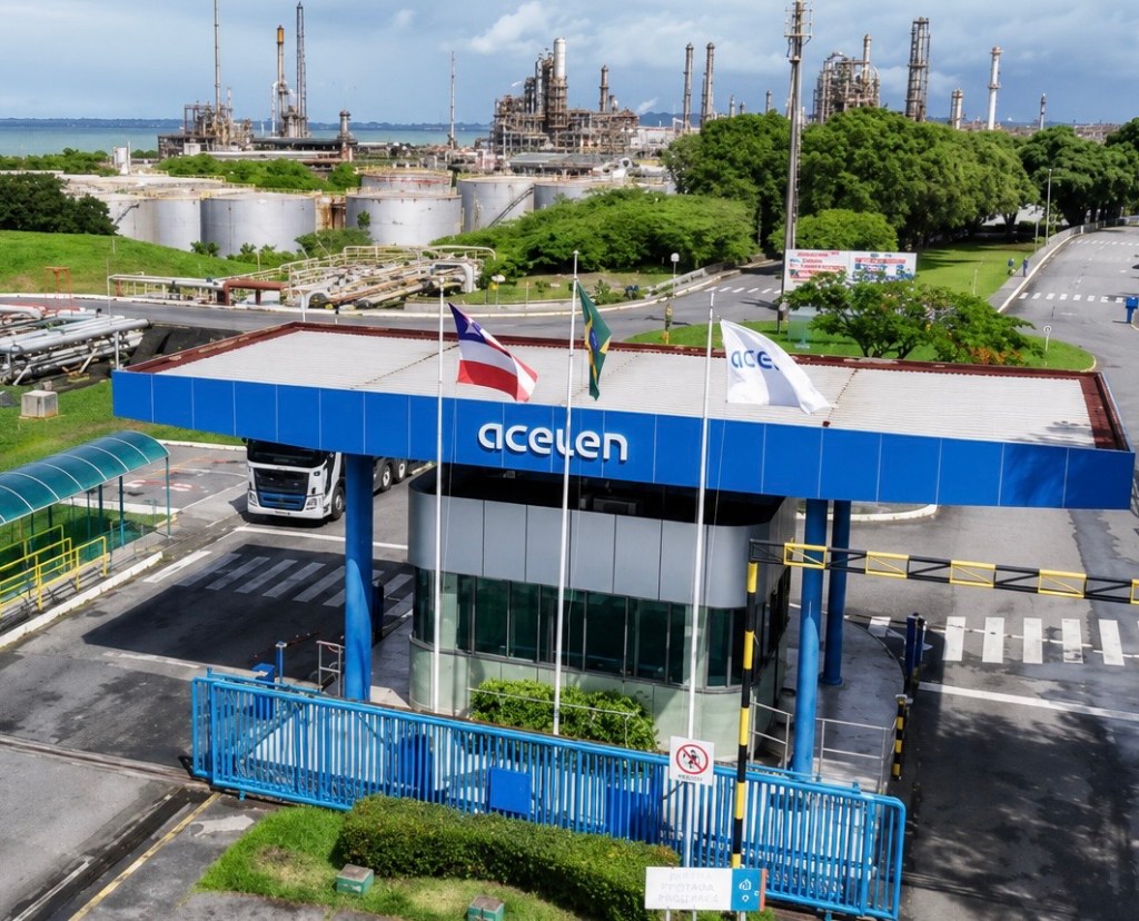 Mataripe corta combustíveis na contramão da Petrobras