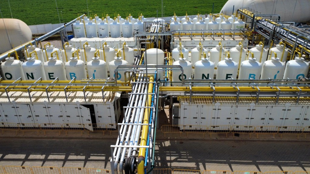 Compass Profit Falls 9% as Higher Debt Costs Offset Gas Distribution Gains
