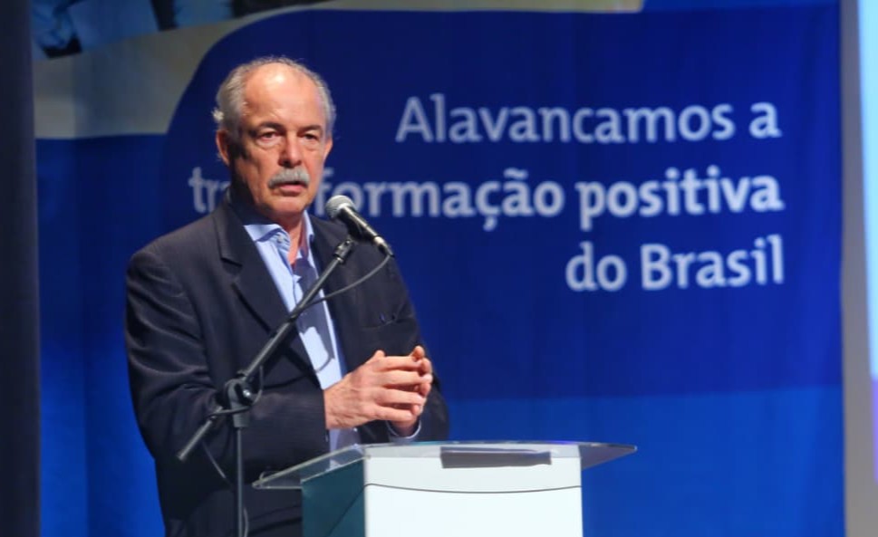 Mercadante manifesta apoio a CEO do Itaú após PF identificar suposto dossiê ligado a Vorcaro