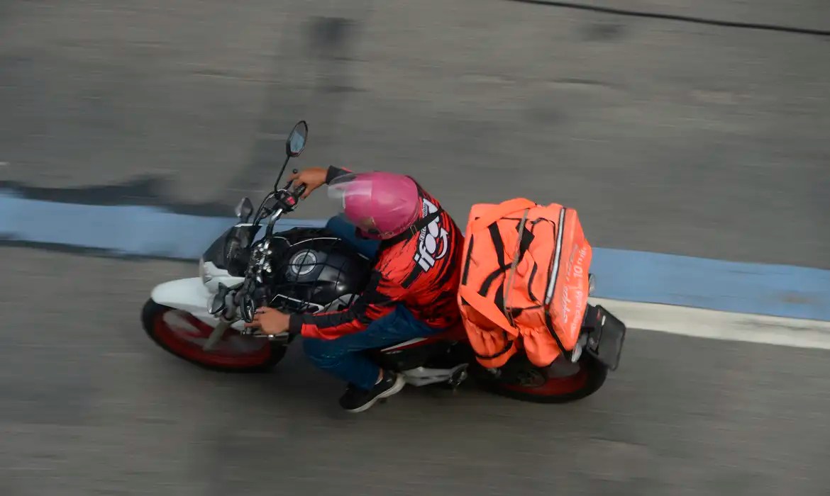 Brazil launches credit line for delivery riders